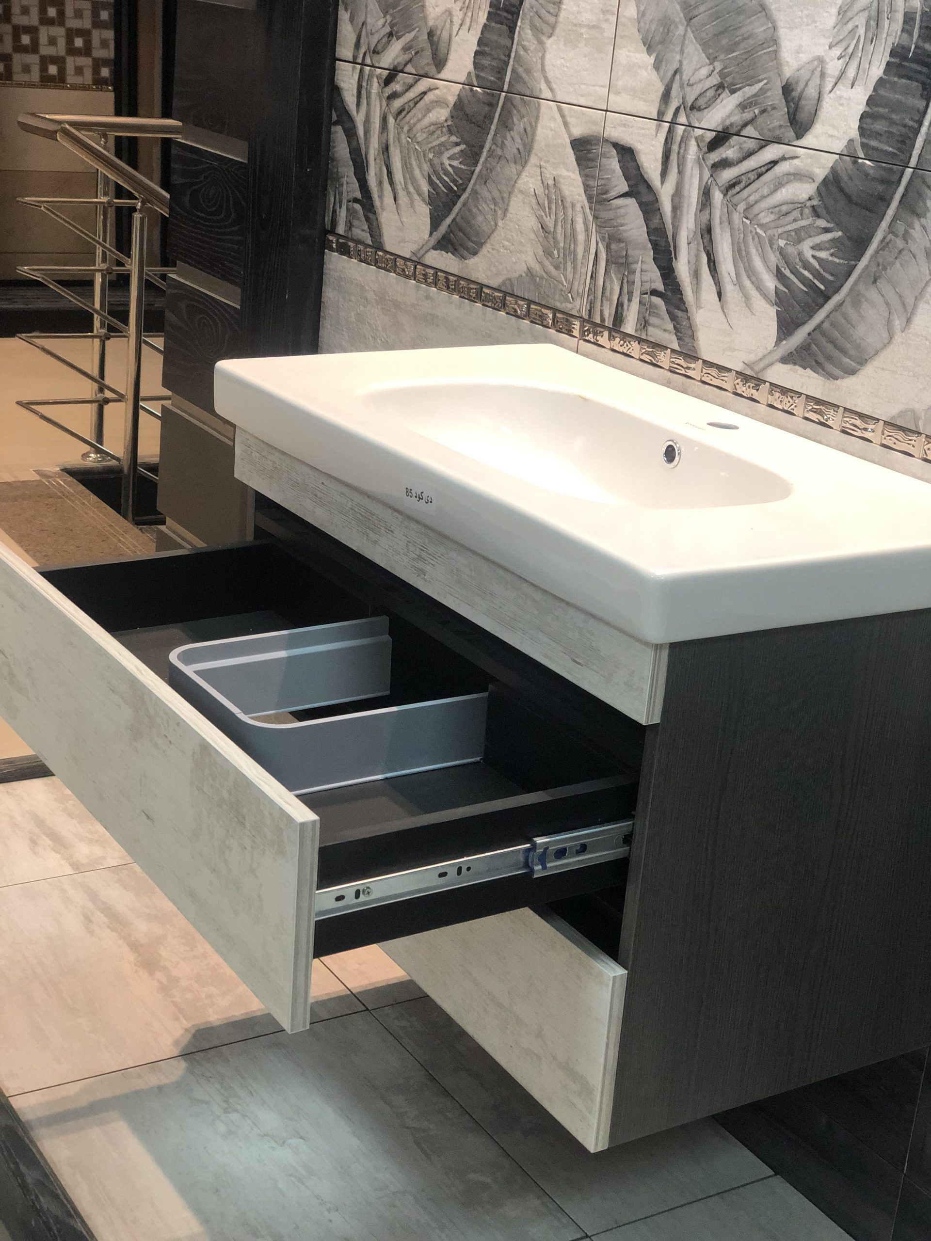 وحدة حمام بيضاء اللون – مودرين مصنوعة من الخشب lara model